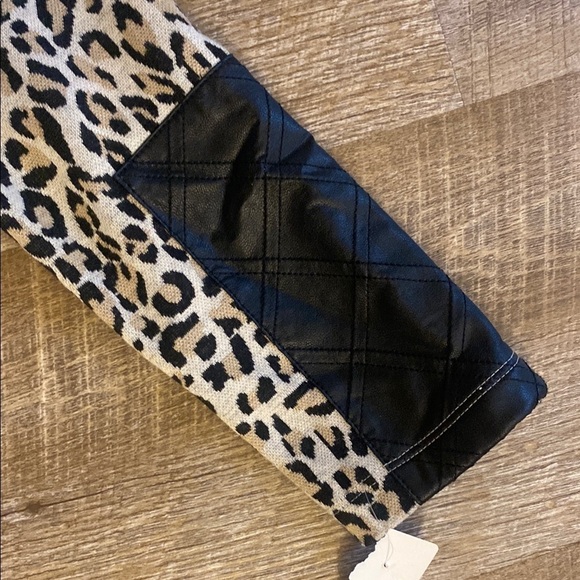 NWOT Tyler Böe Chrissy Top In Leopard Print Size XS - Picture 5 of 9